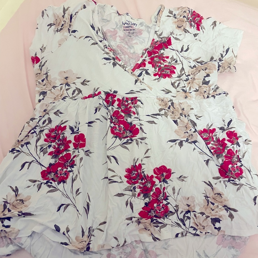 Torrid size 2 jersey super soft v-neck top